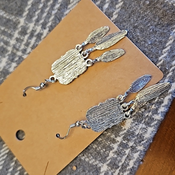 Antiqued Silver Tone Boho Southwestern Earrings - Picture 3 of 4